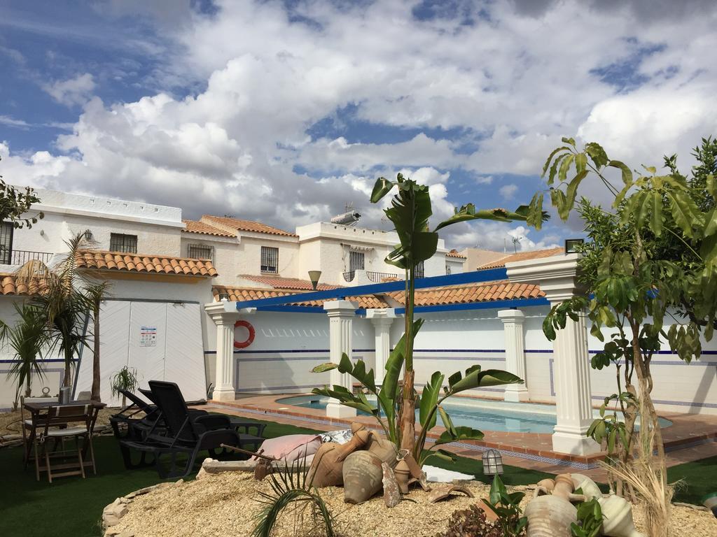 16:9 Los Molinos Suites Алмерия Стая снимка